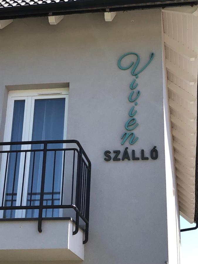 סגד Vivien Szallo מראה חיצוני תמונה